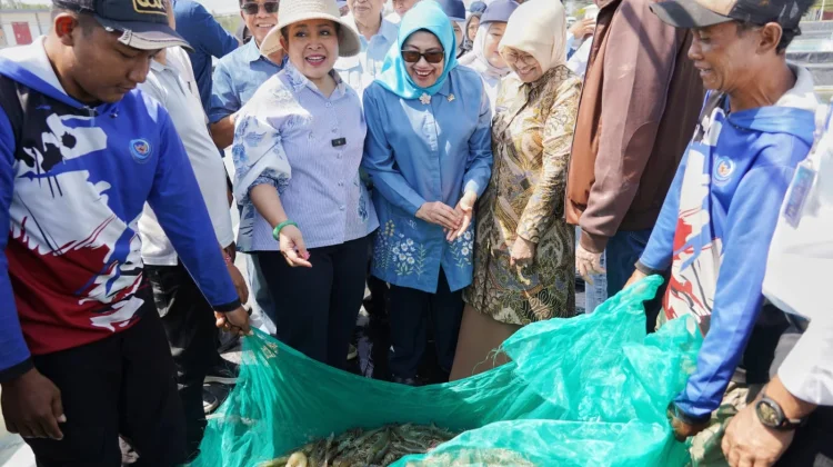 Titiek Soeharto Puji  Kunjungi BUBK Kebumen
