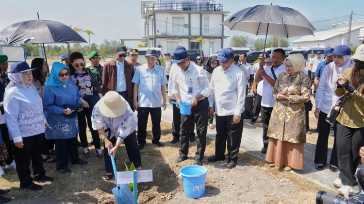 Titiek Soeharto Puji  Kunjungi BUBK Kebumen