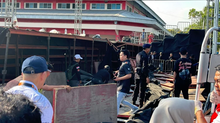 Tribun VIP Kejurnas Drift Purwokerto Ambrol, Ratusan Penonton Terjatuh