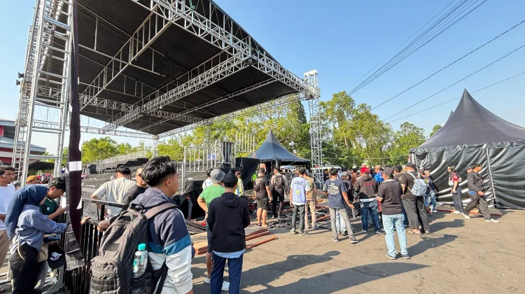 Tribun VIP Kejurnas Drift Purwokerto Ambrol, Ratusan Penonton Terjatuh