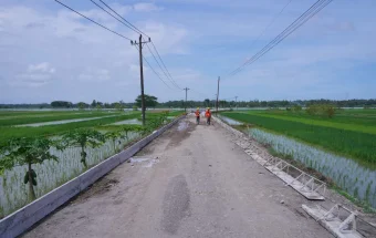 Bupati Kebumen Lilis Nuryani Cek Kondisi Lapangan Perbaikan Jalan dan Jembatan