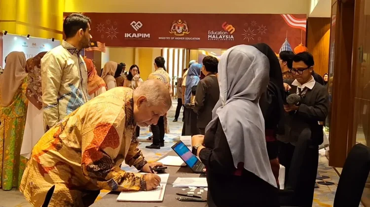 Pagelaran “The Malaysia Alumni Icon Awards & Outlook Forum” di Jakarta