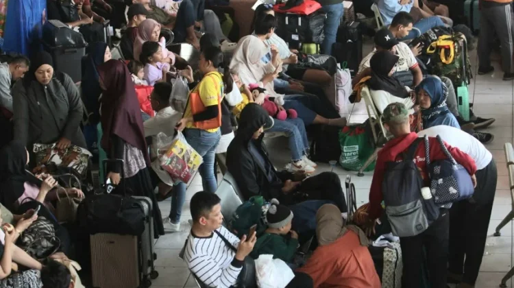 Riuh Mudik Kampung Rambutan Jakarta