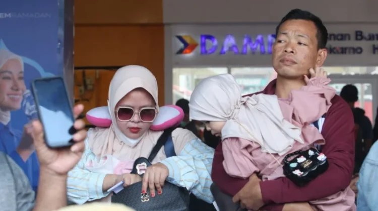 Riuh Mudik Kampung Rambutan Jakarta