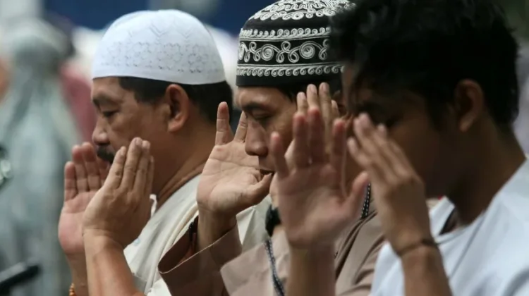 Momen Khidmat Salat Idulfitri di Jakarta