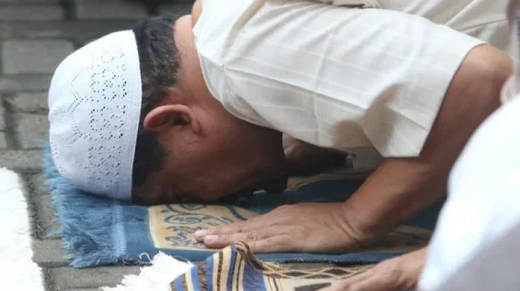Momen Khidmat Salat Idulfitri di Jakarta