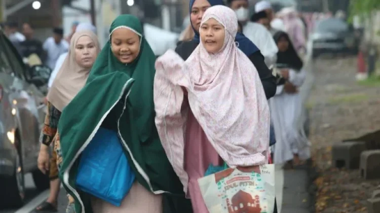 Momen Khidmat Salat Idulfitri di Jakarta