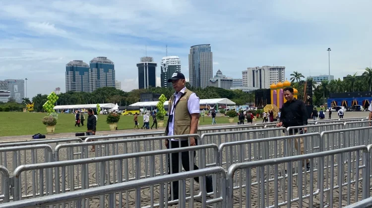 Dirut BULOG Tinjau Langsung Persiapan Pasar Murah BULOG di Monas