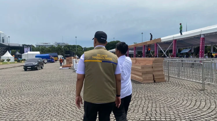 Dirut BULOG Tinjau Langsung Persiapan Pasar Murah BULOG di Monas