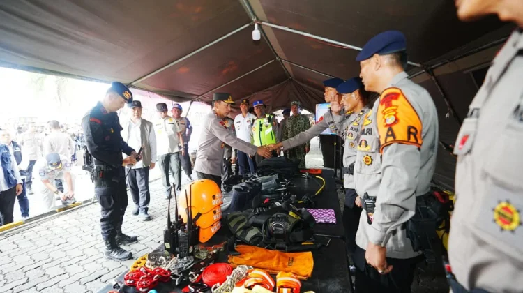 Tinjau Pelabuhan Bakauheni, Kapolri Pastikan Perjalanan Pemudik Aman dan Lancar