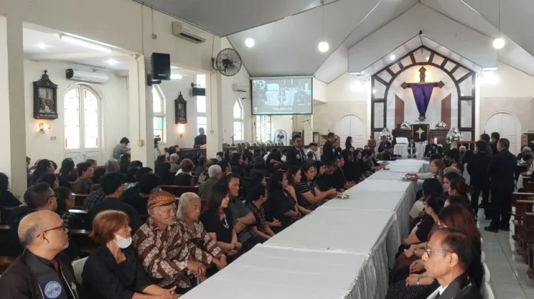 Jumat Agung Bermakna, Jemaat Bersatu dalam Perjamuan Kudus