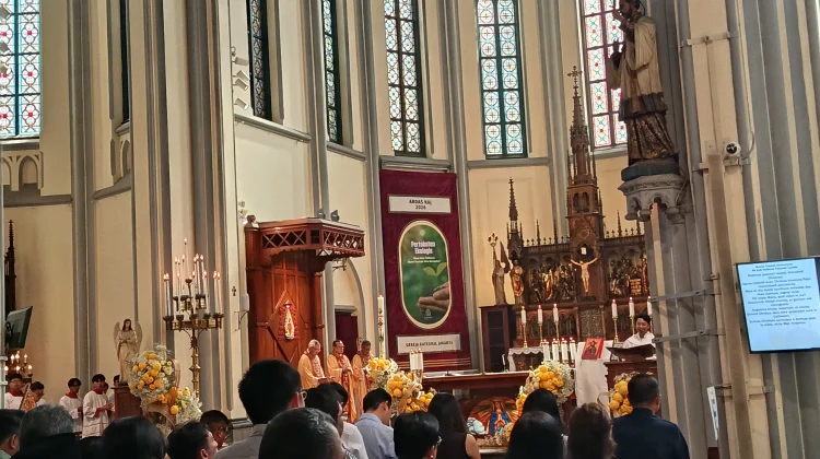 Ribuan Umat Padati Katedral Jakarta, Misa Pontifikal Paskah Berlangsung Khidmat