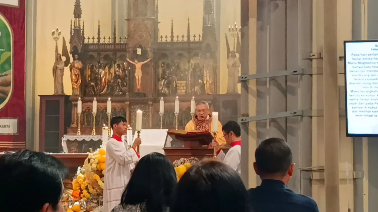 Ribuan Umat Padati Katedral Jakarta, Misa Pontifikal Paskah Berlangsung Khidmat
