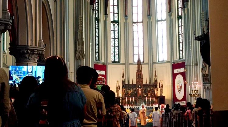 Ribuan Umat Padati Katedral Jakarta, Misa Pontifikal Paskah Berlangsung Khidmat