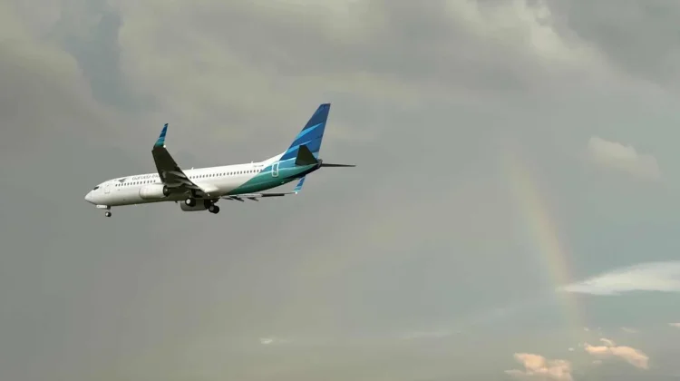 Serunya Plane Spotting, Warga Antusias Saksikan Lalu Lintas Pesawat