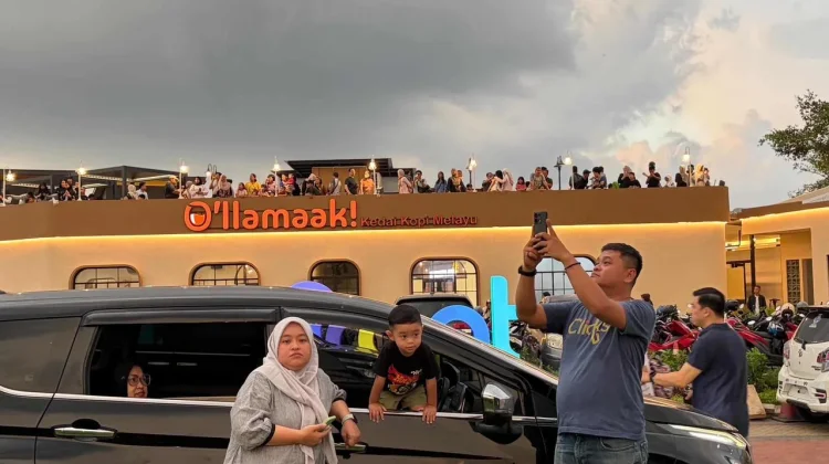 Serunya Plane Spotting, Warga Antusias Saksikan Lalu Lintas Pesawat