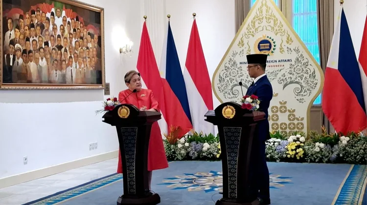 Menlu RI-Menlu Filipina Gelar Komisi Bersama JCBC ke-8 di Jakarta
