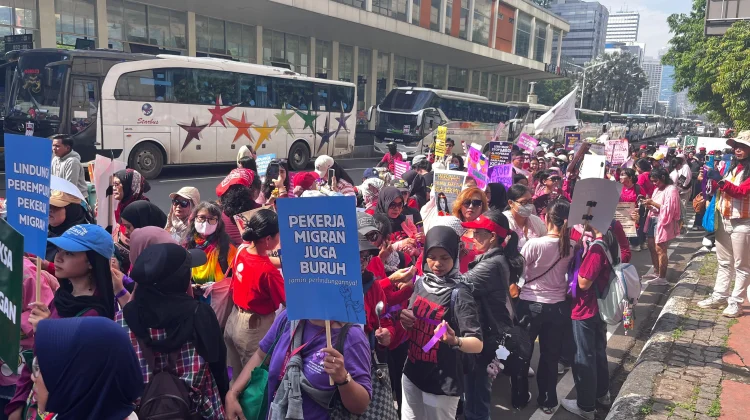 Aliensi Perempuan Indonesia Gelar Aksi Damai di Kawasan Sarinah saat May Day 2026