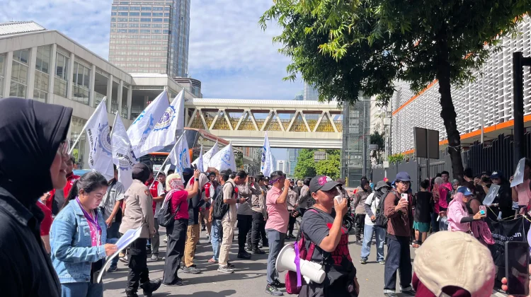 Aliensi Perempuan Indonesia Gelar Aksi Damai di Kawasan Sarinah saat May Day 2026