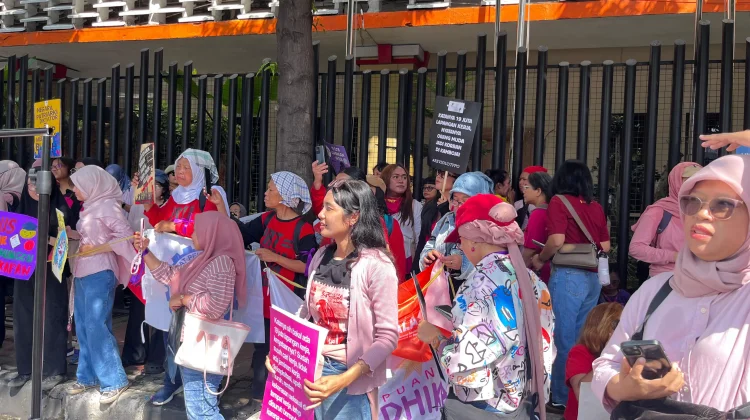 Aliensi Perempuan Indonesia Gelar Aksi Damai di Kawasan Sarinah saat May Day 2026