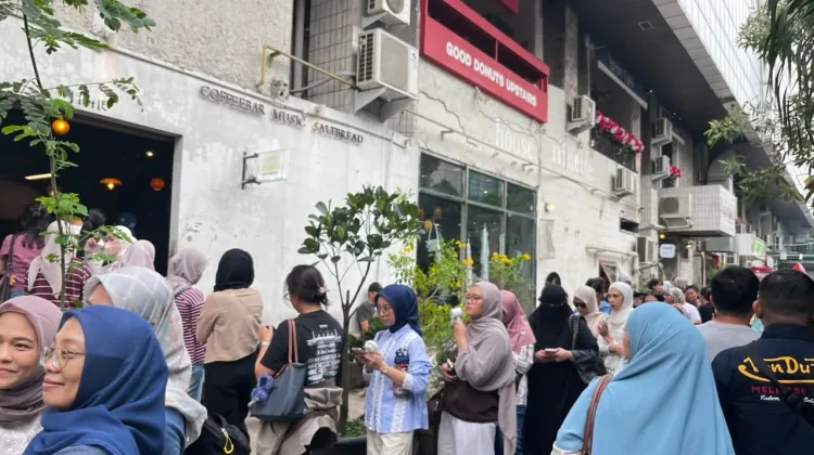 Hari Kedua Libur Panjang Kenaikan Yesus Kristus, Blok M Ramai oleh Pengunjung