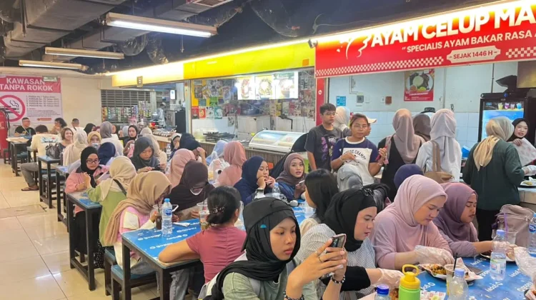 Hari Kedua Libur Panjang Kenaikan Yesus Kristus, Blok M Ramai oleh Pengunjung