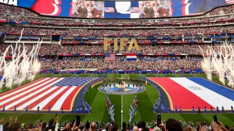 Gemerlap Pembukaan Piala Dunia di Los Angeles, Dunia Terkesima