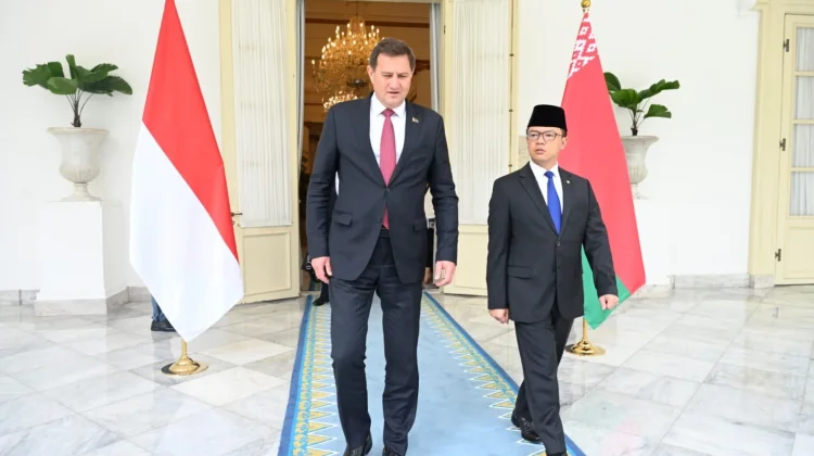 Menlu RI Terima Kunjungan Kehormatan Menlu Belarus di Jakarta
