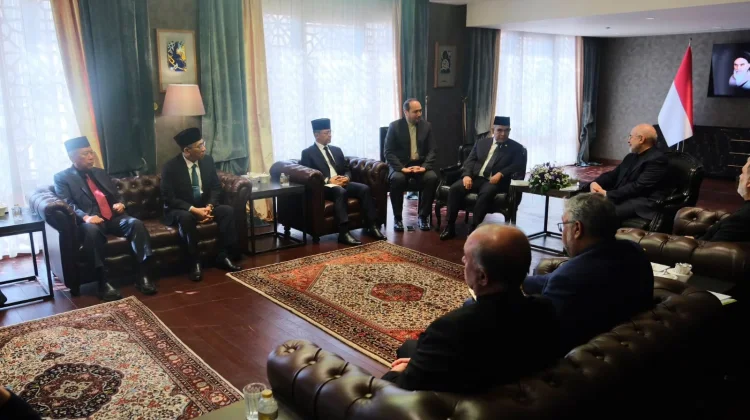 Menlu RI Berikan Penghormatan Terakhir ke Ayatollah Ali Khamenei di Mashhad