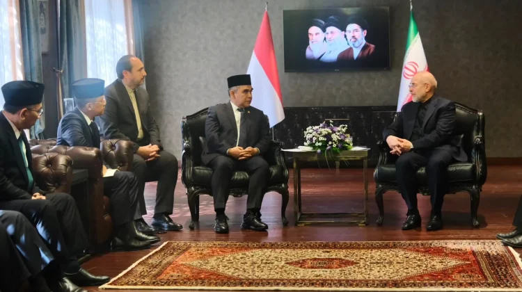 Menlu RI Berikan Penghormatan Terakhir ke Ayatollah Ali Khamenei di Mashhad