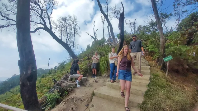 Pesona Kawah Putih Ciwidey Tak Pernah Sepi dari Wisatawan
