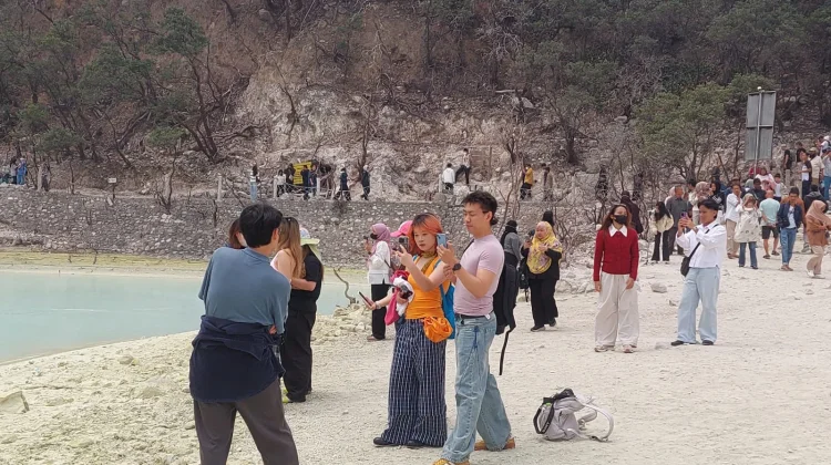 Pesona Kawah Putih Ciwidey Tak Pernah Sepi dari Wisatawan