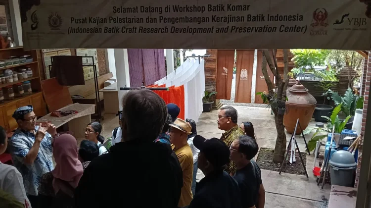 Rumah Batik Komar Lestarikan Sepuluh Ribu Desain