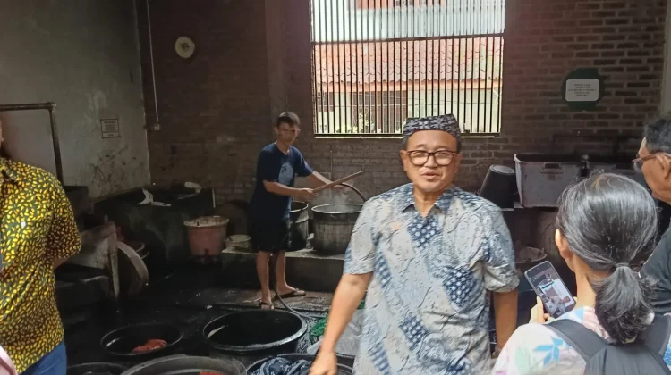 Rumah Batik Komar Lestarikan Sepuluh Ribu Desain