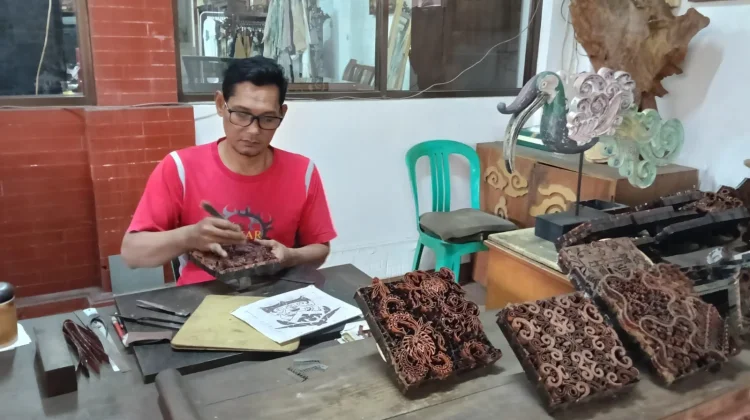 Rumah Batik Komar Lestarikan Sepuluh Ribu Desain
