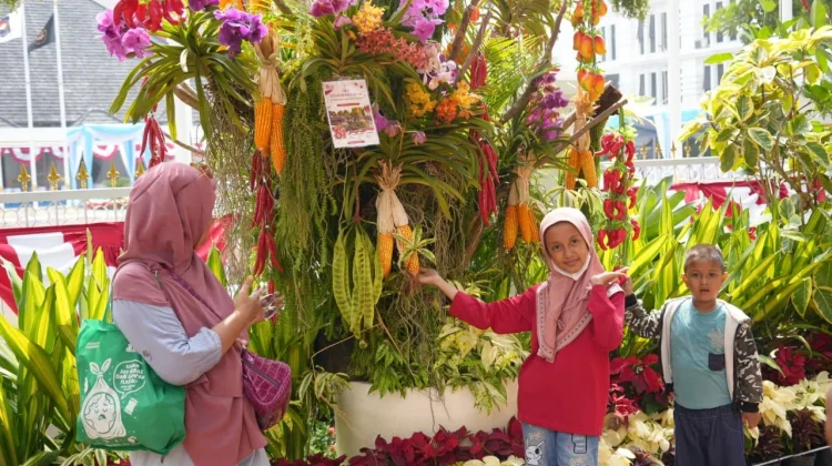 Taman Polkam Merdeka 81 Jadi Spot Foto Warga jelang HUT ke-81 RI