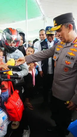 Tinjau Pelabuhan Bakauheni, Kapolri Pastikan Perjalanan Pemudik Aman dan Lancar