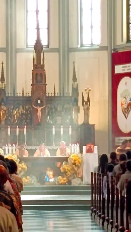 Ribuan Umat Padati Katedral Jakarta, Misa Pontifikal Paskah Berlangsung Khidmat