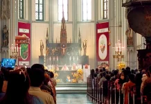 Ribuan Umat Padati Katedral Jakarta, Misa Pontifikal Paskah Berlangsung Khidmat