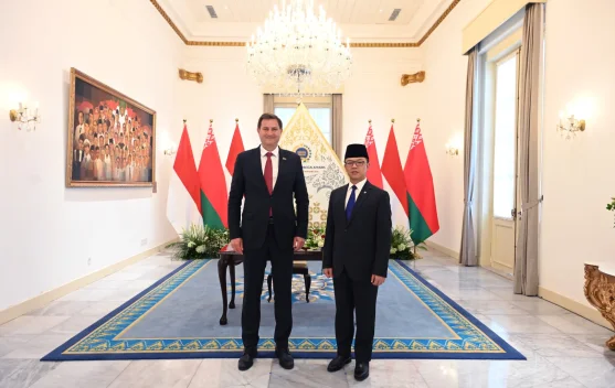 Menlu RI Terima Kunjungan Kehormatan Menlu Belarus di Jakarta