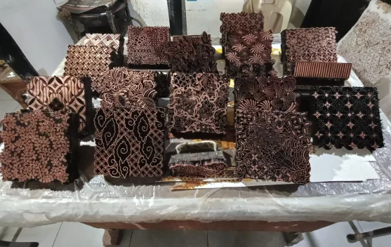 Berita Foto - Rumah Batik Komar Lestarikan Sepuluh Ribu Desain - R…