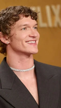 Connor Storrie Tampil Mewah di Actor Awards 2026, Jadi Sorotan di Red Carpet!