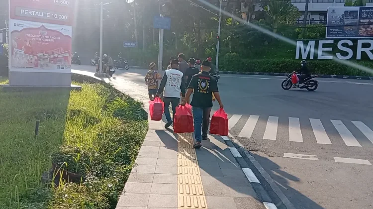 Ramadan Berbagi, IKM Samarinda Salurkan Ribuan Takjil untuk Masyarakat
