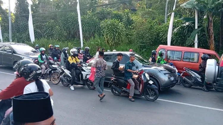 Ramadan Berbagi, IKM Samarinda Salurkan Ribuan Takjil untuk Masyarakat