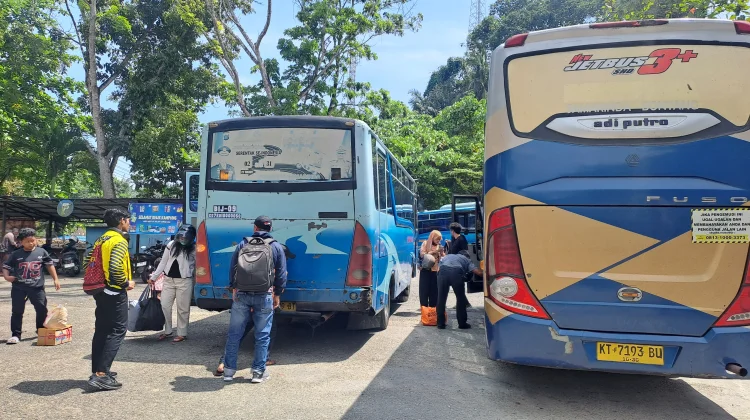 Suasana Arus Balik Lebaran di Terminal Lempake Samarinda Terpantau Ramai