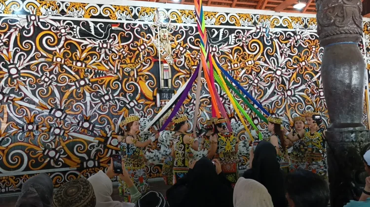 Pesona Tradisi di Kampung Budaya Pampang