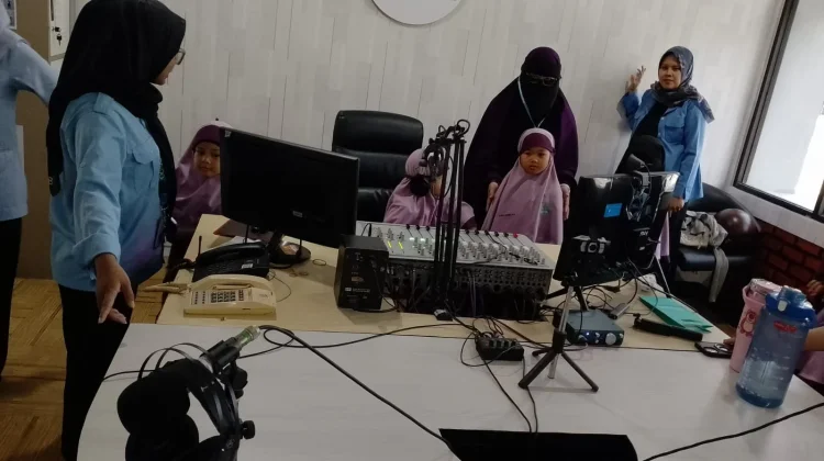 Kunjungan TK Islam Cahaya Tauhid ke RRI Samarinda,Edukasi Mengenal Proses Siaran