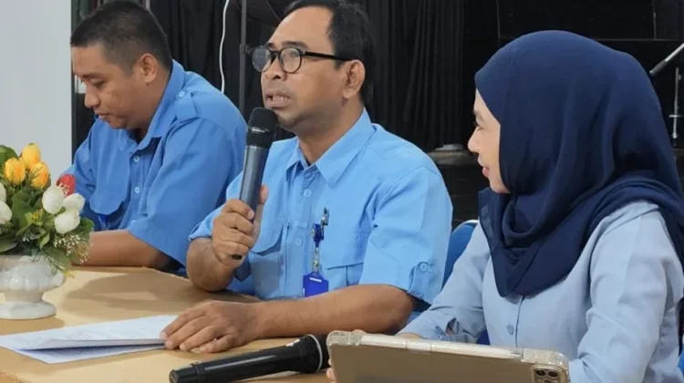 Kunjungan anak - anak Taman Kanak- kanak  Islami Cahaya Tauhid ke RRI Samarinda