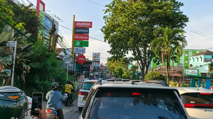 Jalan Padat Merayap imbas Galian dan Volume Tinggi