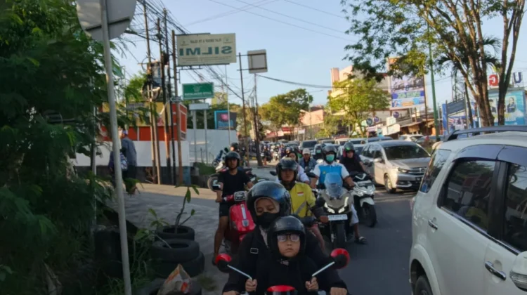 Jalan Padat Merayap imbas Galian dan Volume Tinggi